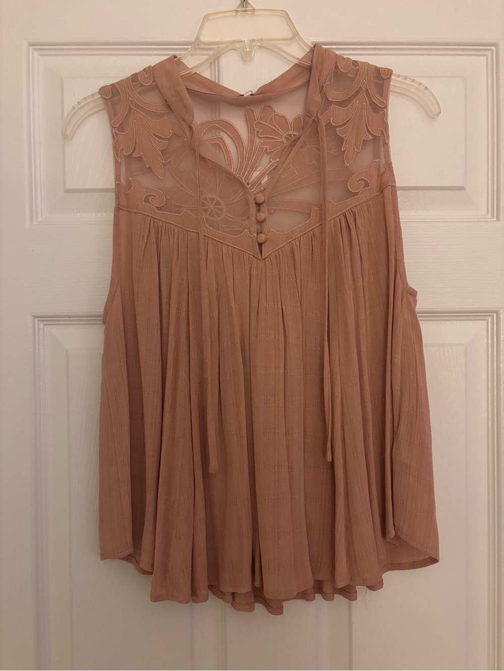 NWT- FREE PEOPLE-Sleeveless Rose Scalloped Lace Women's Top
